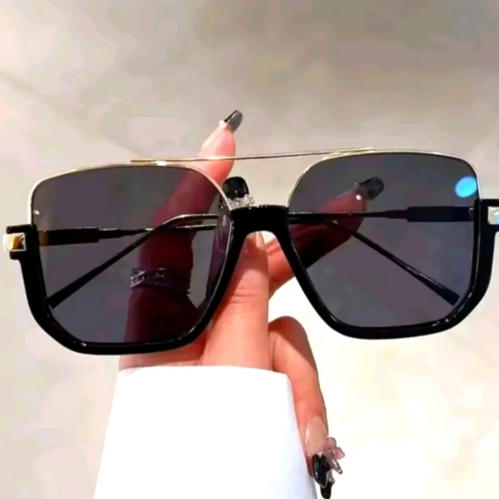 Stylish Unisex Black and Gold Square Sunglasses